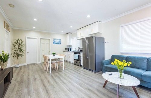 Logan Heights House | Modern Cozy Stylish Home AC W/D Parking - 3 minutes to Balboa Park