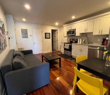 Passyunk Square Apartment | Modern Cozy Unit Near Geno's & Pat's