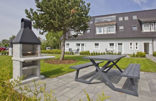 Gross Zicker Apartment | Modern vacation apartment with private terrace - Haus Inselwind FeWo MEERsalz