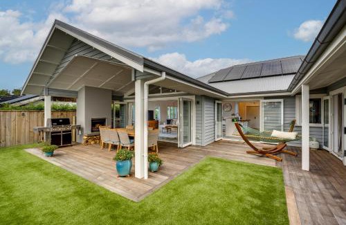 Havelock North House | Modern Deluxe - Havelock North Holiday Home