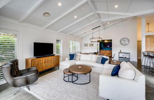 Havelock North House | Modern Deluxe - Havelock North Holiday Home