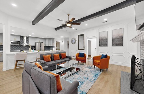 Southwest Carrollton House | Modern Design & Chef's Kitchen & Spacious & Stylish 4 bedroom 3.5 bathroom