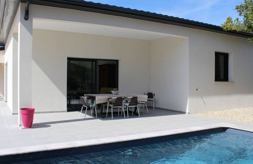 La Garde-Adhemar House | Modern design house with pool in Drome Provençale
