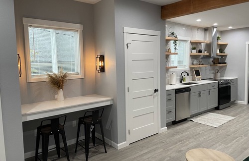 Hough Apartment | Modern Downtown Studio - FullyRenovated 1bed/1bath