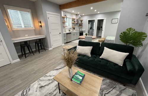 Hough Apartment | Modern Downtown Studio - FullyRenovated 1bed/1bath