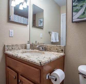 College Park House | Modern DT Home-King size Bed-Patios-Long Stays-WiFi