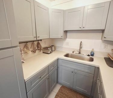 Grant Hill House | Modern Eclectic 2BR Near Petco, Balboa Park & Zoo