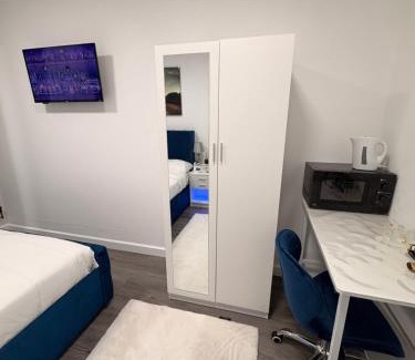 Ely House | Modern En-Suite Double Bedroom in Cardiff with Private Entrance