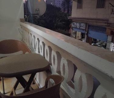 Ad-Dukhaylah Apartment | Modern Entire studio, few steps from the sea with garden view Balcony and Free Wi Fi in Alexandria
