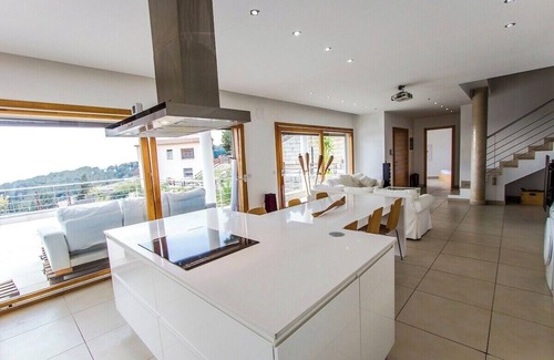 Sant Cebria de Vallalta Villa | Modern Mestral - a few km to the beach!