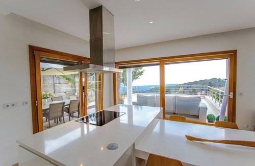 Sant Cebria de Vallalta Villa | Modern Mestral - a few km to the beach!