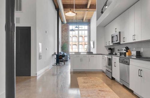 Judson Apartment | Modern Escape | Pool | Easy Access to DT & More!