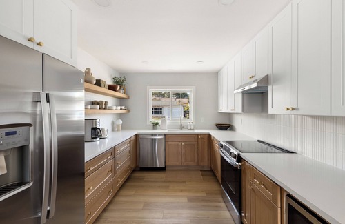 San Marcos House | Modern Escape w/Views. Walk to Lake, Resort, Golf & Dining. Pet Friendly