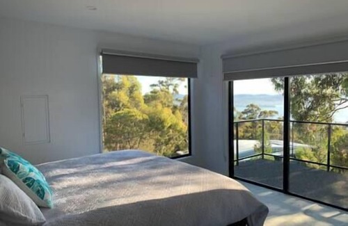 Tolmans Hill House | Modern executive house, stunning views over Hobart