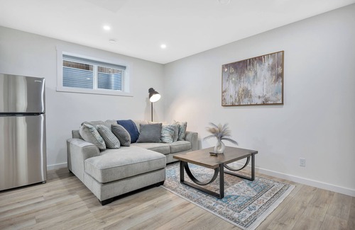 Southwest Edmonton Apartment | Modern Family Sized Guest Suite With All Essentials