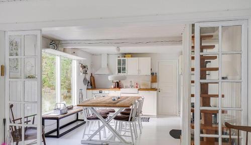 Rrvig House | Modern Farmhouse With Thatched Roof In Rørvig