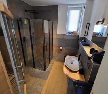Aremberg Apartment | Modern-gemütliche FeWo mit Sauna