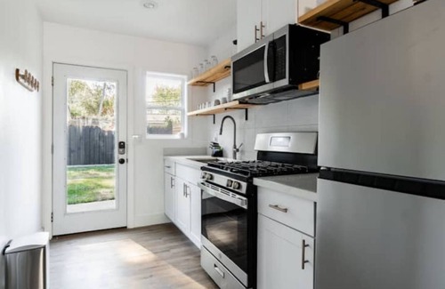 Concord House | Modern Guest House w/2 Bedroom & 1bath