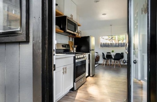 Concord House | Modern Guest House w/2 Bedroom & 1bath