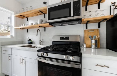 Concord House | Modern Guest House w/2 Bedroom & 1bath