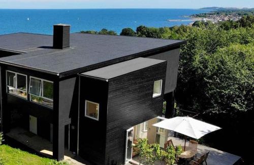 Sandkaas Villa | Modern Holiday Home With Exceptional Sea Views