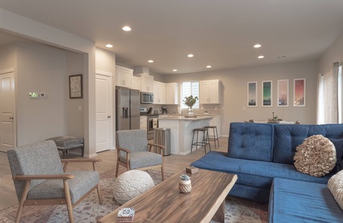 Larkspur House | Modern home in Bend! Close to Shopping & Food Carts ~ Pet Friendly!