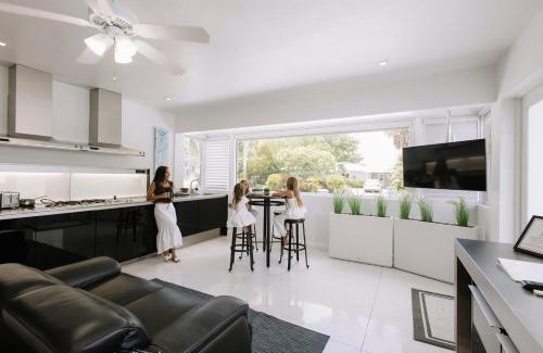 Oakland Park House | Modern Home in FTL Hot Tub & Dogs Welcome