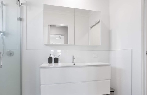 Trinity Beach House | Modern Home with Private Spa and Fenced Garden