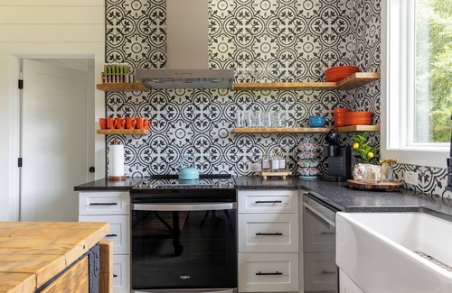 Cleveland Cabin | Modern home Yonah Views - King Beds + Wine Country Bliss