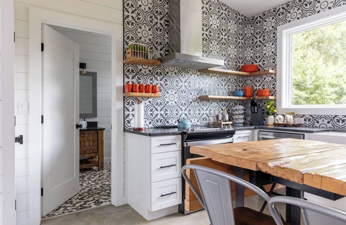 Cleveland Cabin | Modern home Yonah Views - King Beds + Wine Country Bliss