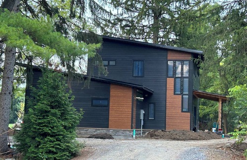 Clearfield House | Modern House at Easy Street on the River- Large sports field and River Access!