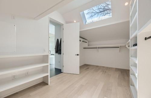 Bouldin House | Modern House Downtown View with Pool & Hot Tub