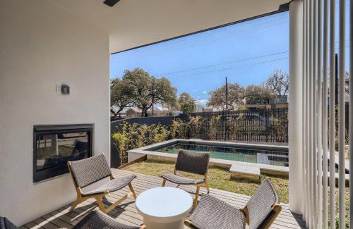 Bouldin House | Modern House Downtown View with Pool & Hot Tub