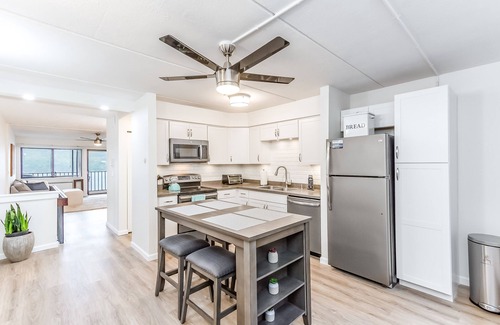 Canandaigua Condo | Modern lake-view condo near skiing with balcony, fireplace, W/D & full kitchen