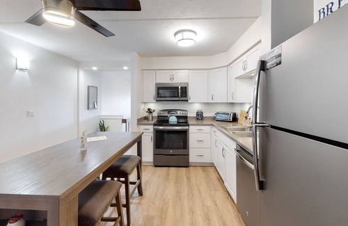 Canandaigua Condo | Modern lake-view condo near skiing with balcony, fireplace, W/D & full kitchen