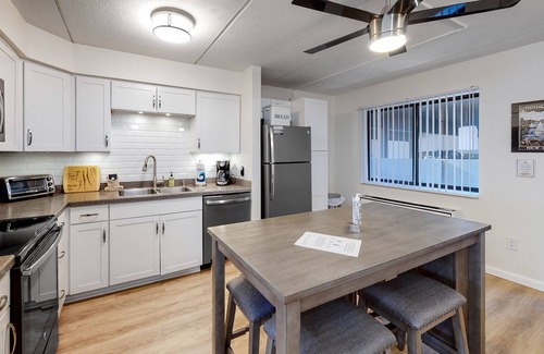 Canandaigua Condo | Modern lake-view condo near skiing with balcony, fireplace, W/D & full kitchen