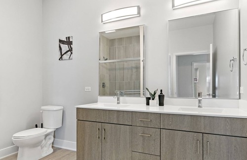 Warrenville Condo | Modern Living 1BR in Warrenville