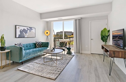 Warrenville Condo | Modern Living 1BR in Warrenville