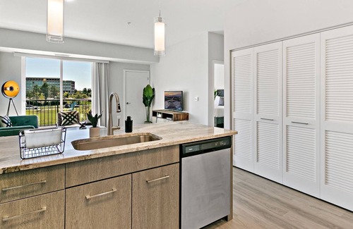 Warrenville Condo | Modern Living 1BR in Warrenville