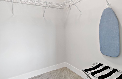 Warrenville Condo | Modern Living 1BR in Warrenville