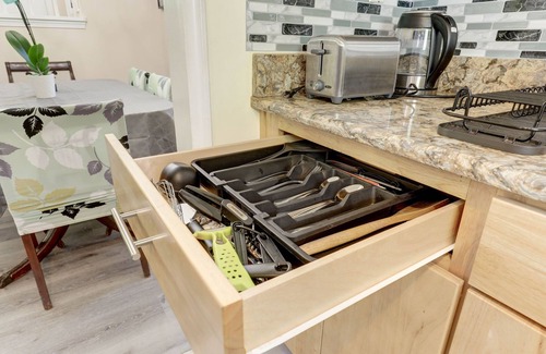 College Park House | Modern living for visit DC/UMD, 2 bedrooms, 4 beds with central AC/heating