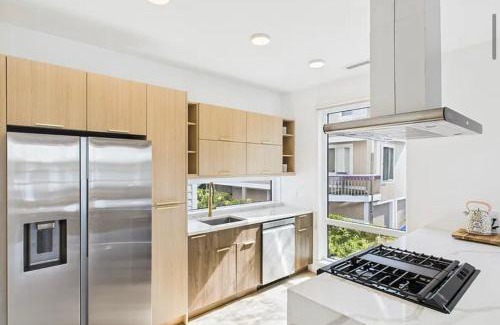 New Haven Apartment | Modern living on the Quinnipiac River