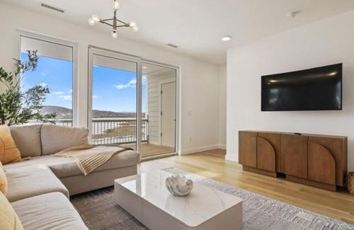 New Haven Apartment | Modern living on the Quinnipiac River