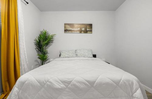 Calgary Apartment | Modern Lux Suite, 8 Minutes to Airport, Dining Nearby