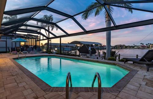 Eight Lakes House | Modern, Luxurious, Waterfront home with Heated Pool - Villa Dock Holiday - Roelens Vacations