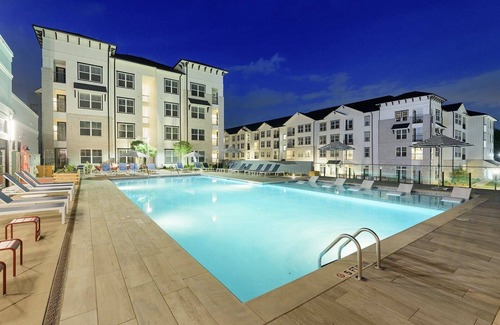 Mableton Apartment | Modern Luxury 1 b/b mini get away