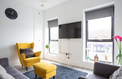 Ormeau Apartment | Modern Luxury Apartment, Sleeps 6, Best Location