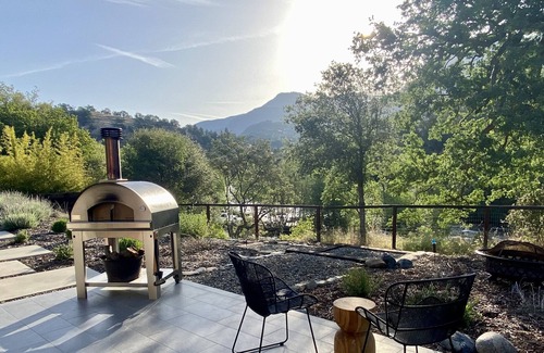 Three Rivers House | Modern luxury retreat with lap pool, hot tub & sauna ~ 4 miles to NP!