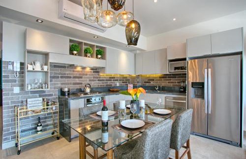 Emiliano Zapata House | Modern Mexican Condo with View, POOLS and GYM