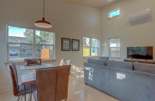 Larkspur House | Modern Mod Pod with Private Yard